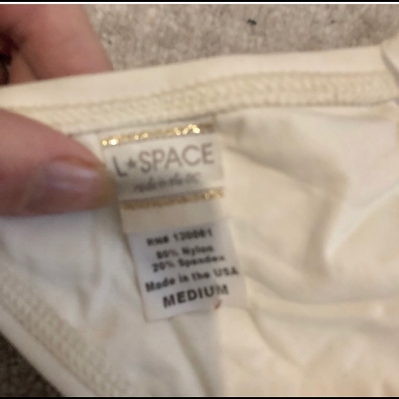 L-space bikini top white fringe - Picture 3 of 3